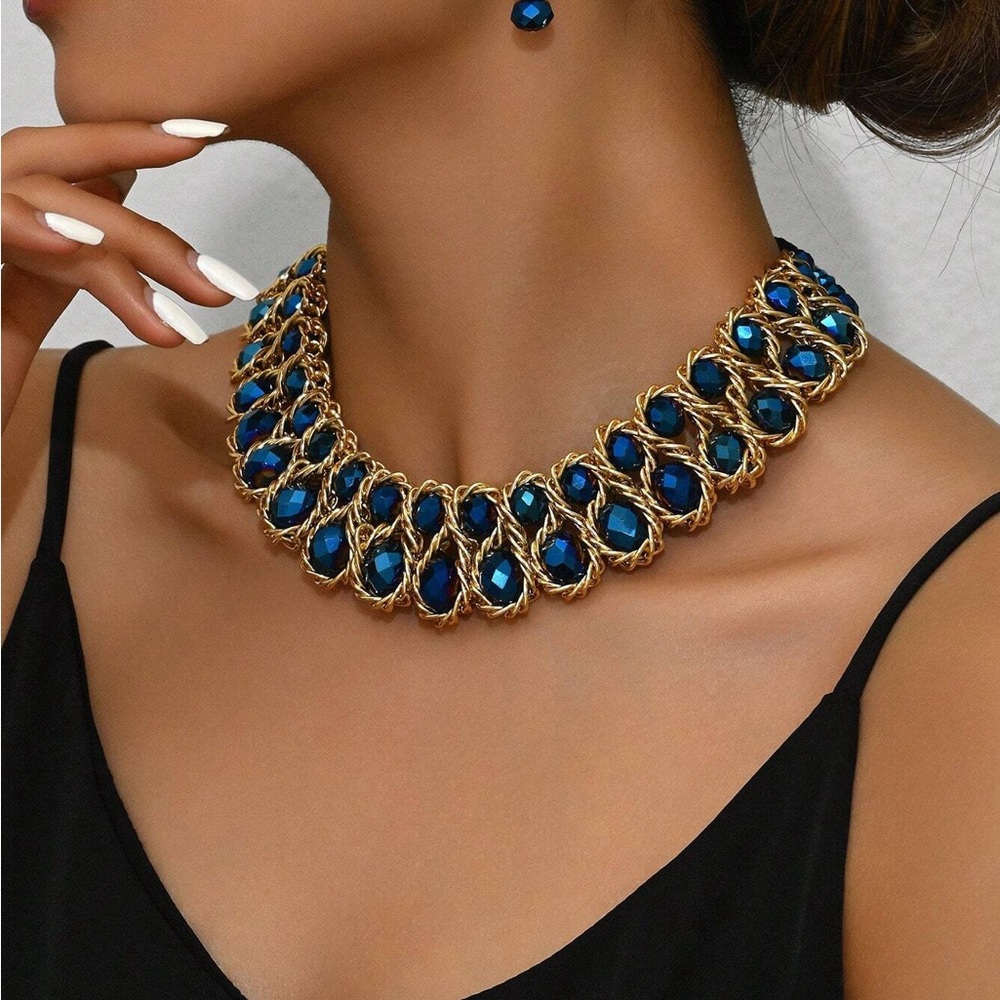 Elegant Blue and Gold Statement Necklace